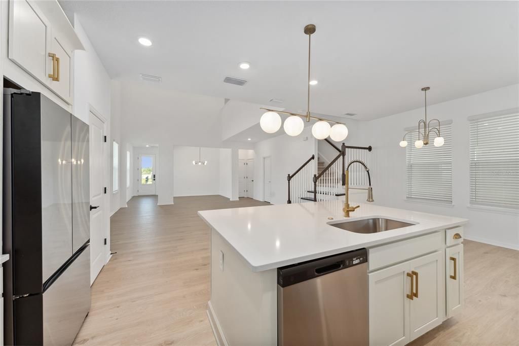 出租: $3,700 (4 贝兹, 4 浴室, 2931 平方英尺)