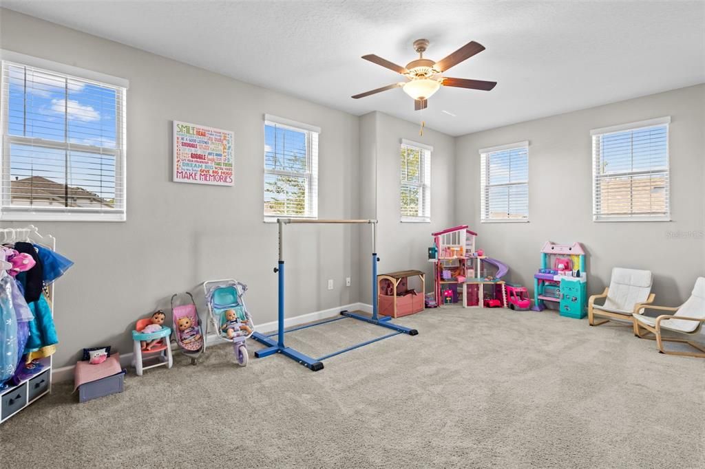 For Sale: $640,000 (5 beds, 4 baths, 3115 Square Feet)