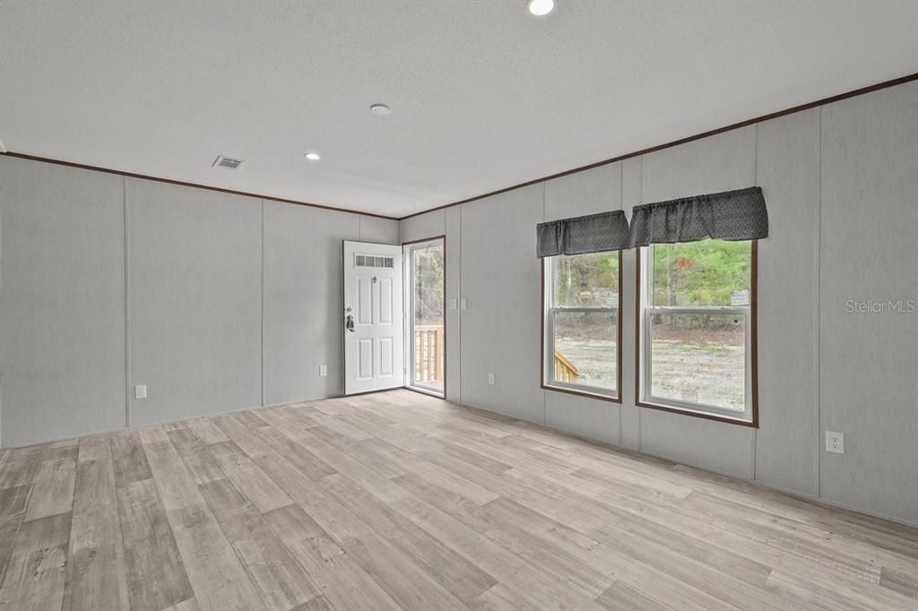 En Venta: $299,000 (4 camas, 2 baños, 1456 Pies cuadrados)