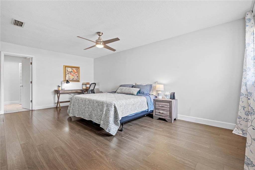 For Sale: $299,500 (3 beds, 2 baths, 1465 Square Feet)