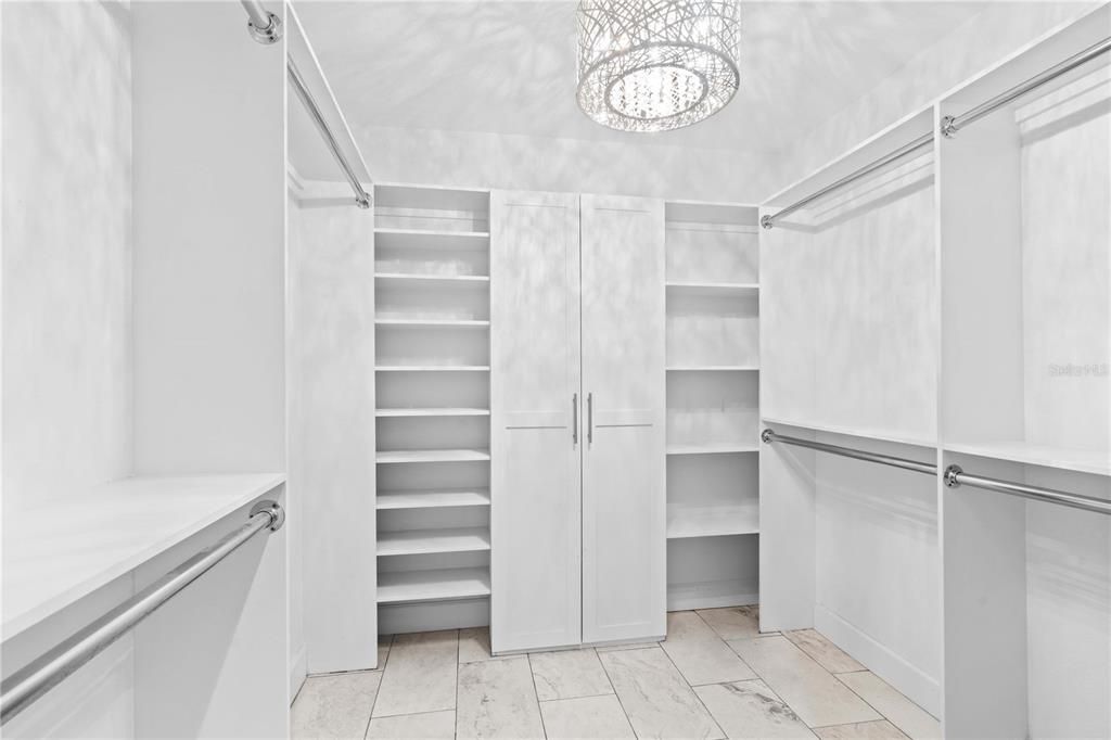 For Sale: $299,500 (3 beds, 2 baths, 1465 Square Feet)