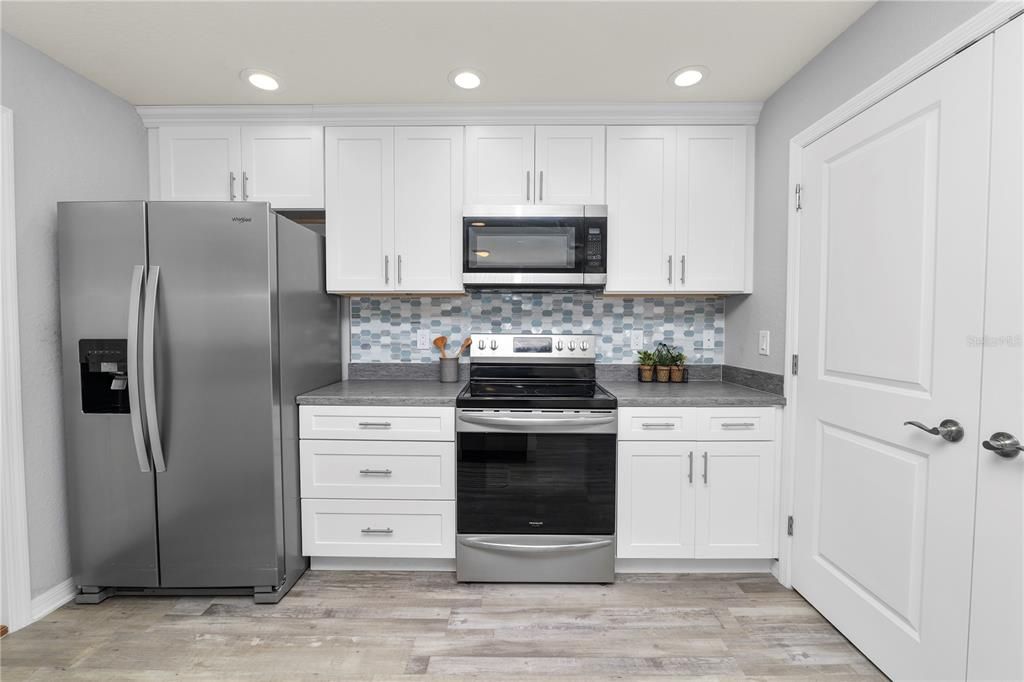 待售: $245,000 (3 贝兹, 2 浴室, 1306 平方英尺)