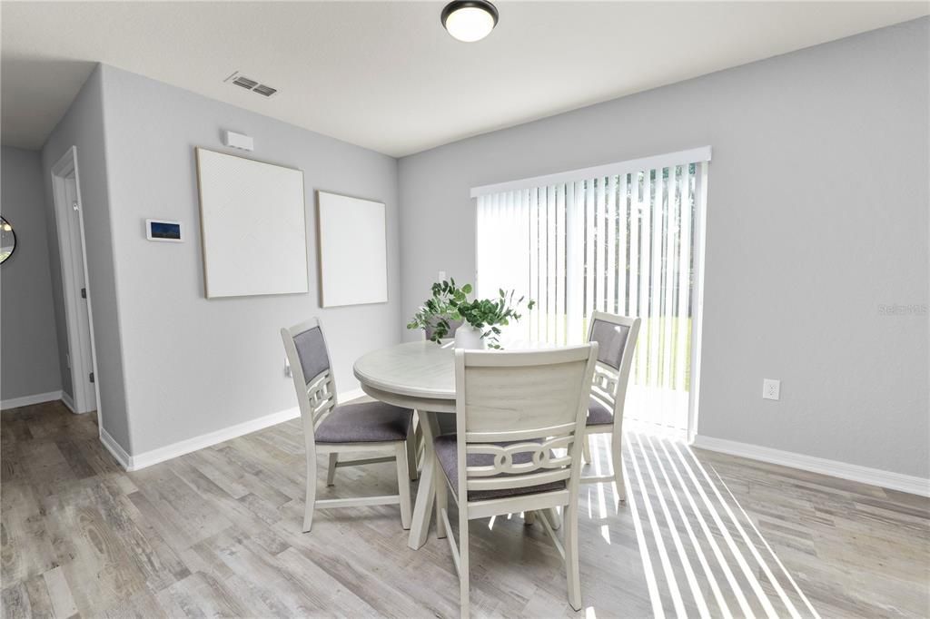 待售: $245,000 (3 贝兹, 2 浴室, 1306 平方英尺)