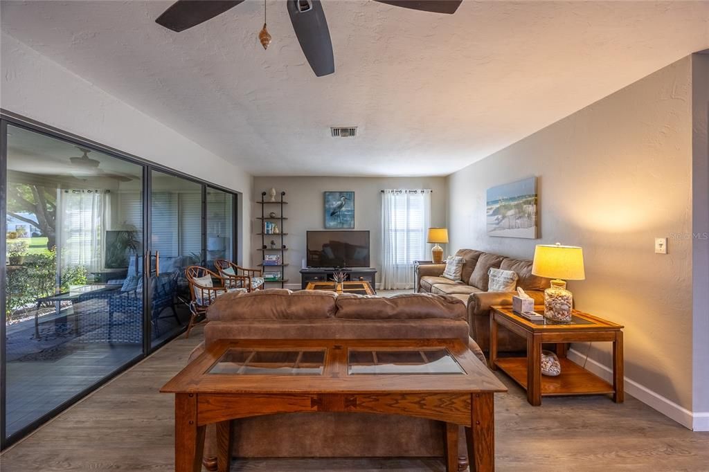 En Venta: $329,900 (2 camas, 2 baños, 1445 Pies cuadrados)