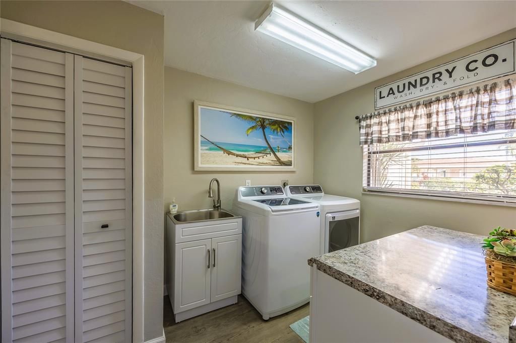 En Venta: $329,900 (2 camas, 2 baños, 1445 Pies cuadrados)