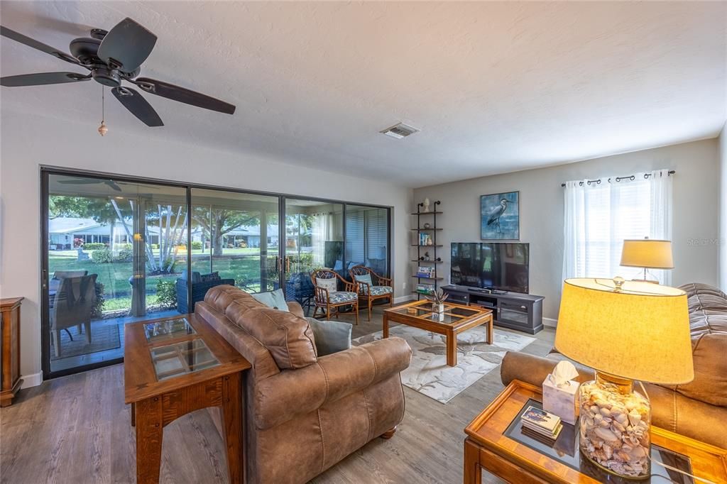 En Venta: $329,900 (2 camas, 2 baños, 1445 Pies cuadrados)