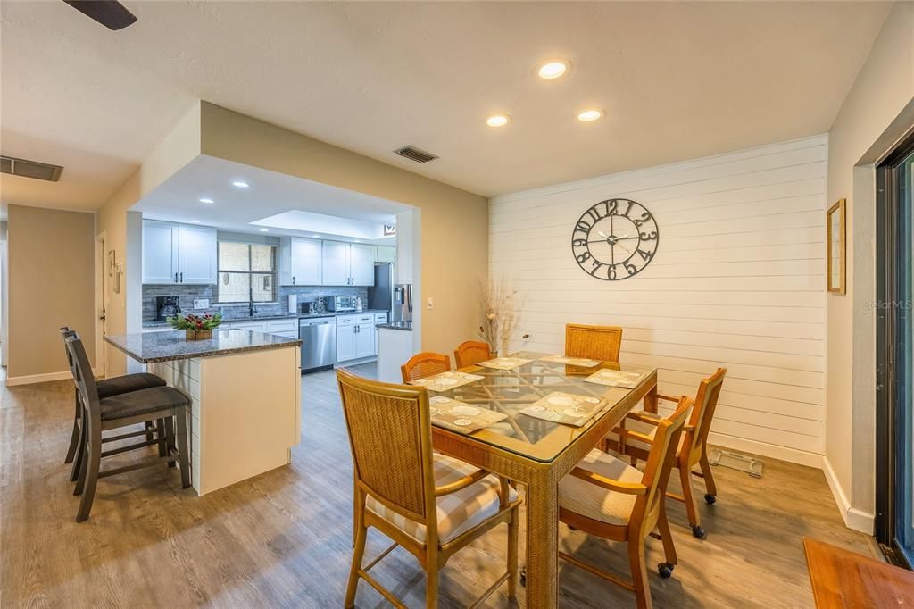 En Venta: $329,900 (2 camas, 2 baños, 1445 Pies cuadrados)