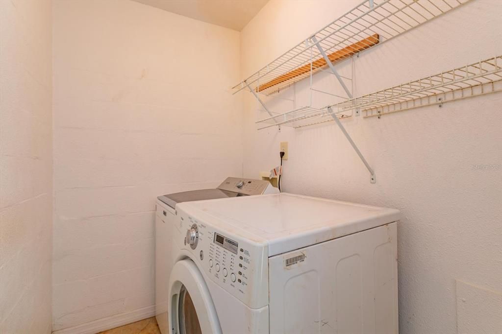 For Sale: $309,000 (2 beds, 2 baths, 1300 Square Feet)