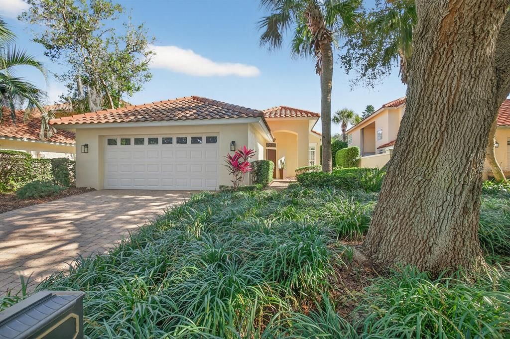 For Sale: $599,000 (2 beds, 2 baths, 2004 Square Feet)