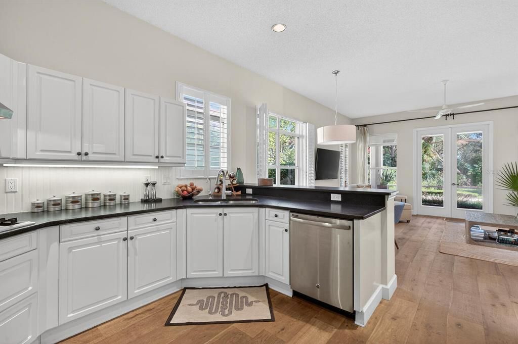 For Sale: $599,000 (2 beds, 2 baths, 2004 Square Feet)