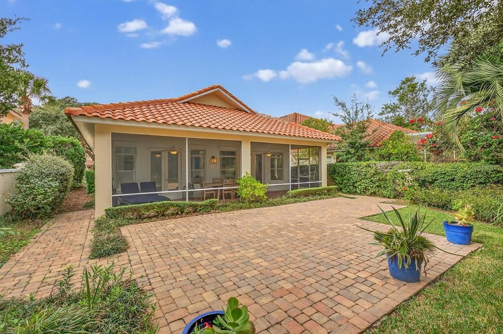 For Sale: $599,000 (2 beds, 2 baths, 2004 Square Feet)