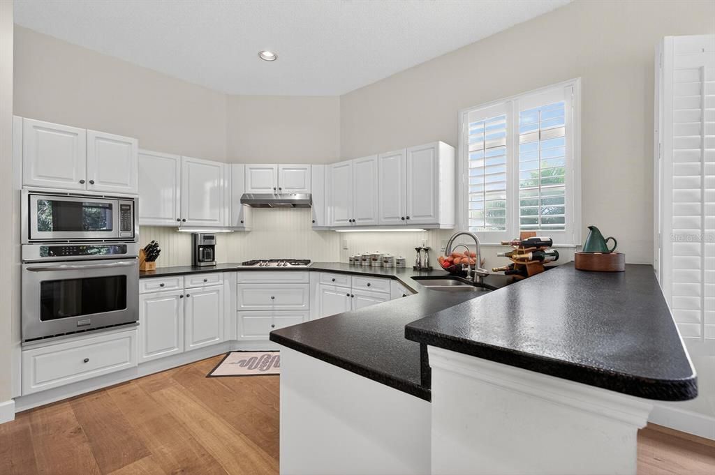 For Sale: $599,000 (2 beds, 2 baths, 2004 Square Feet)