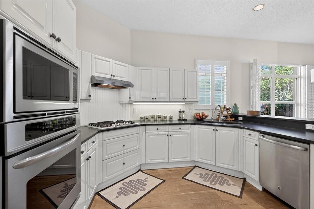 For Sale: $599,000 (2 beds, 2 baths, 2004 Square Feet)