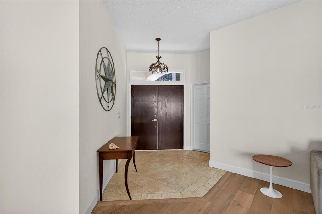 For Sale: $599,000 (2 beds, 2 baths, 2004 Square Feet)