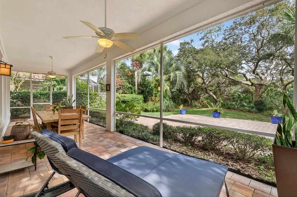 For Sale: $599,000 (2 beds, 2 baths, 2004 Square Feet)