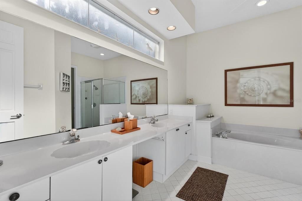 For Sale: $599,000 (2 beds, 2 baths, 2004 Square Feet)