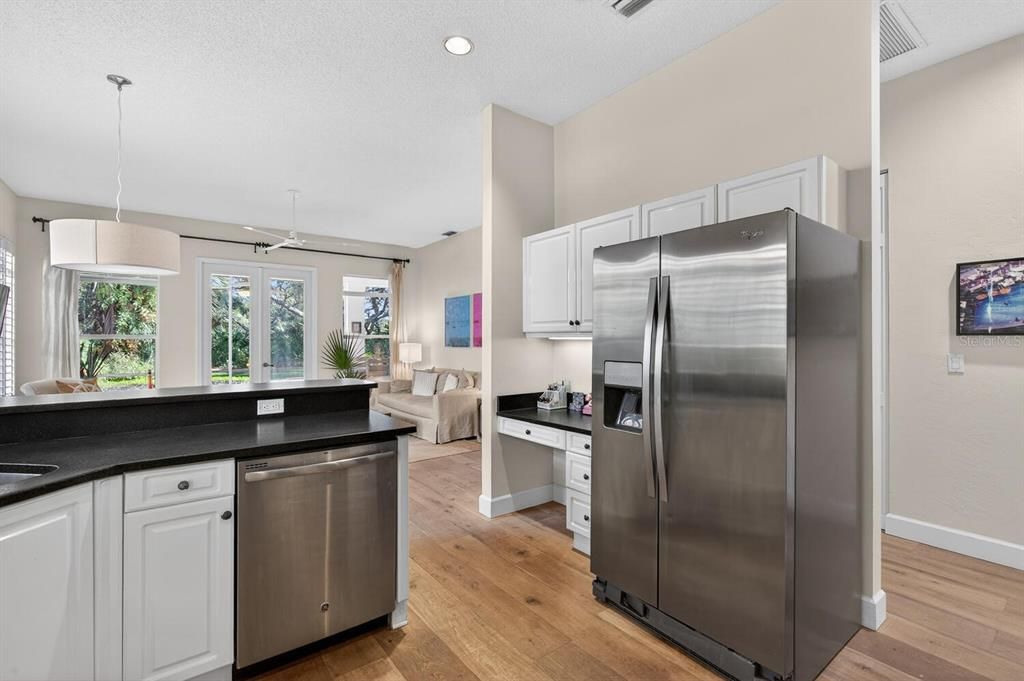 For Sale: $599,000 (2 beds, 2 baths, 2004 Square Feet)