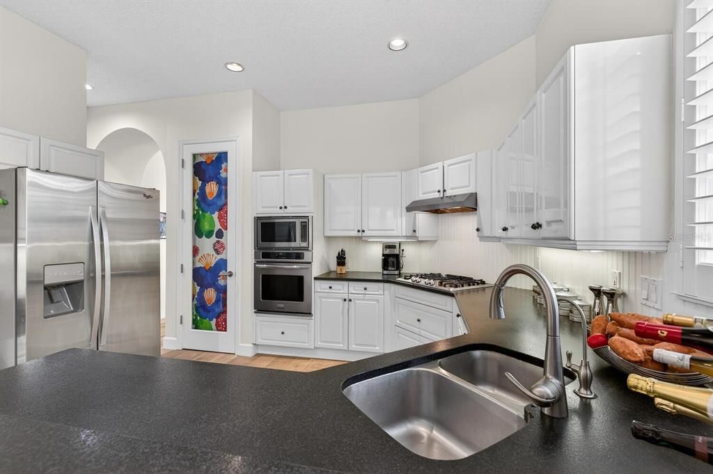 For Sale: $599,000 (2 beds, 2 baths, 2004 Square Feet)