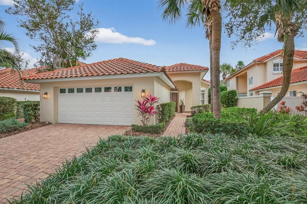 For Sale: $599,000 (2 beds, 2 baths, 2004 Square Feet)