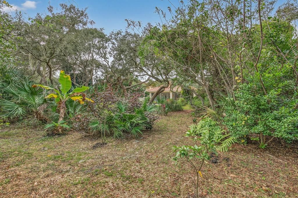 For Sale: $599,000 (2 beds, 2 baths, 2004 Square Feet)