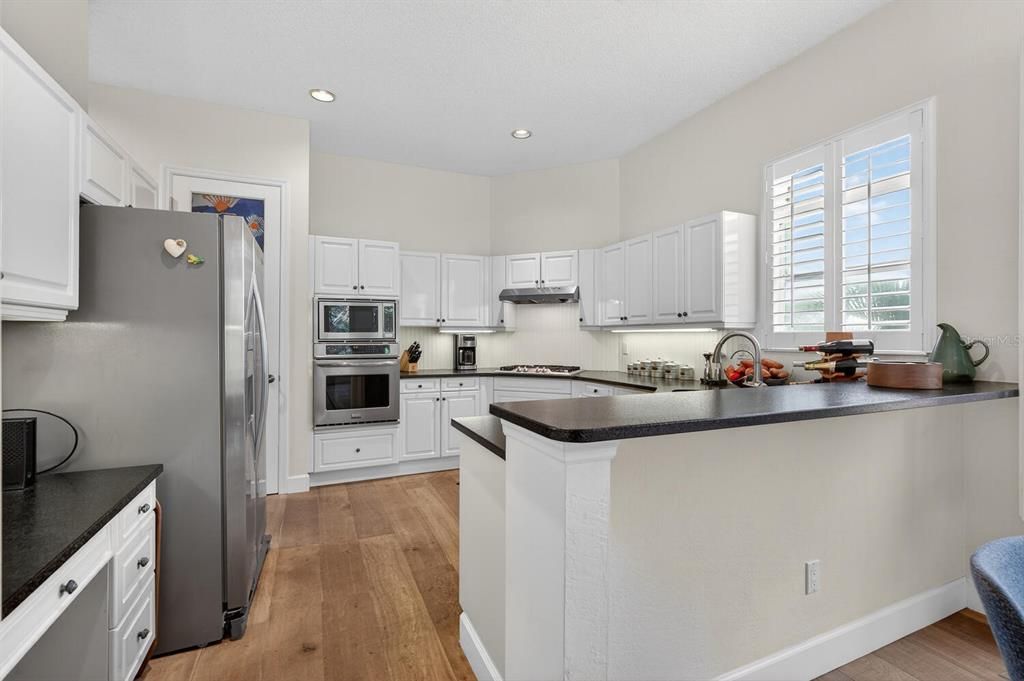 For Sale: $599,000 (2 beds, 2 baths, 2004 Square Feet)