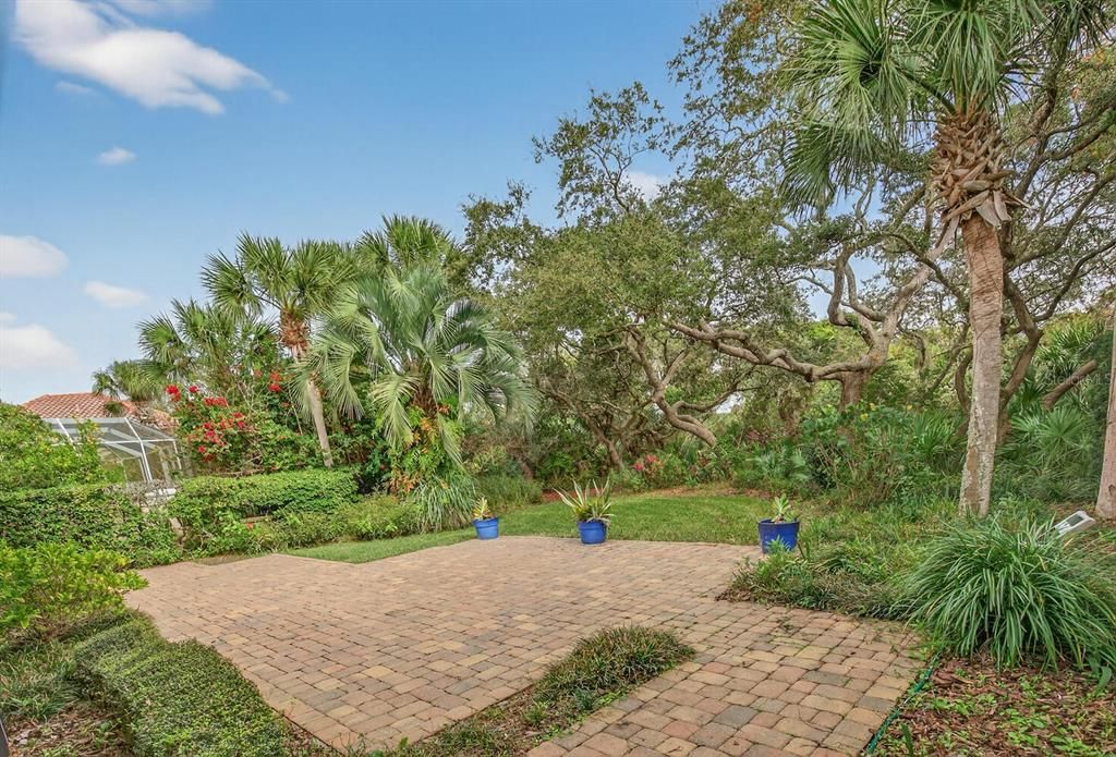 For Sale: $599,000 (2 beds, 2 baths, 2004 Square Feet)