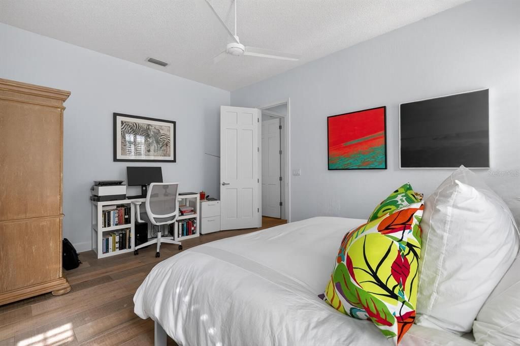 For Sale: $599,000 (2 beds, 2 baths, 2004 Square Feet)