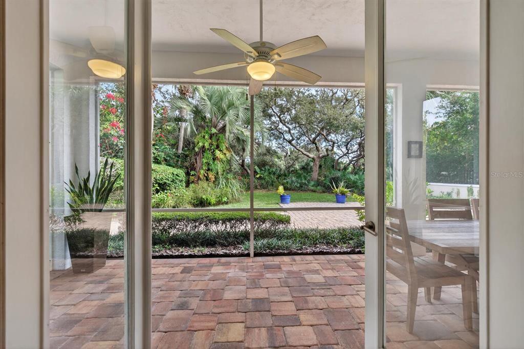 For Sale: $599,000 (2 beds, 2 baths, 2004 Square Feet)