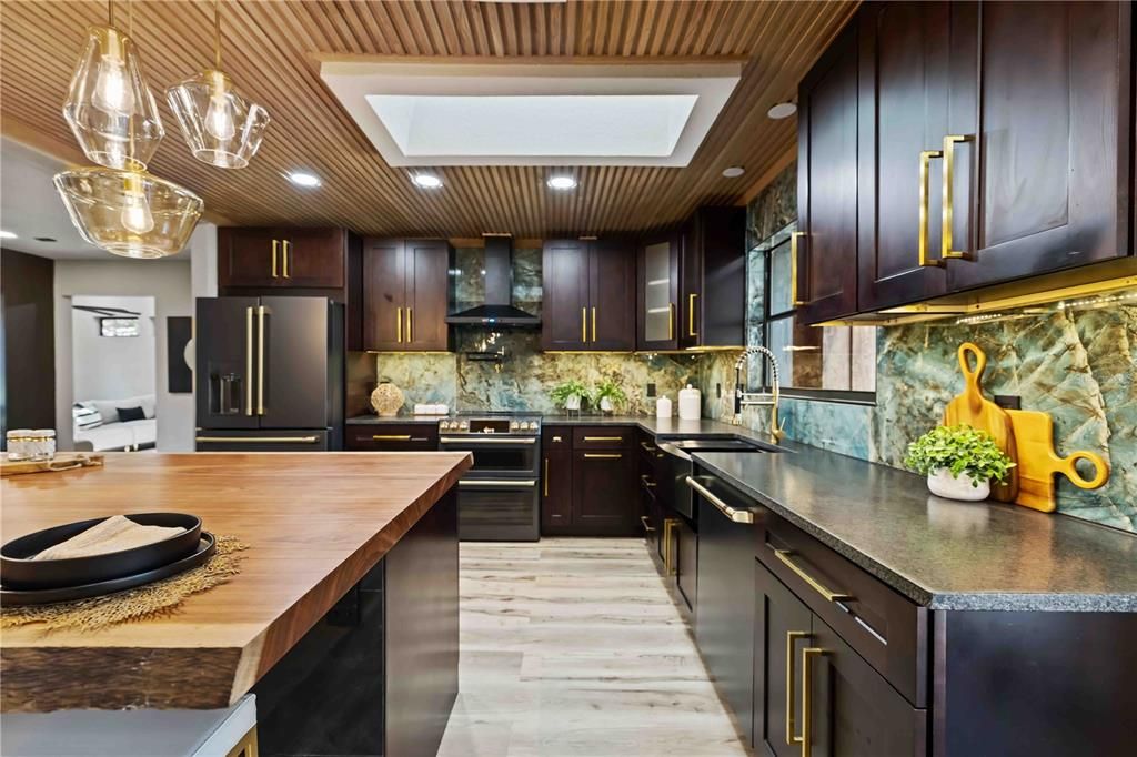 En Venta: $1,999,999 (5 camas, 3 baños, 3119 Pies cuadrados)