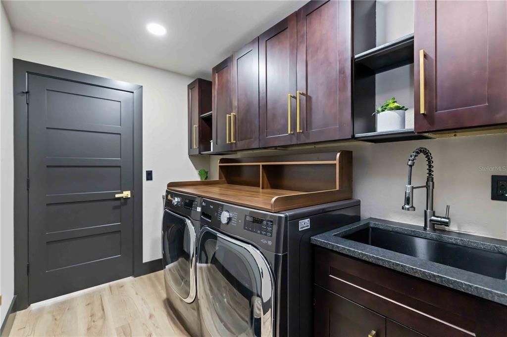 En Venta: $1,999,999 (5 camas, 3 baños, 3119 Pies cuadrados)