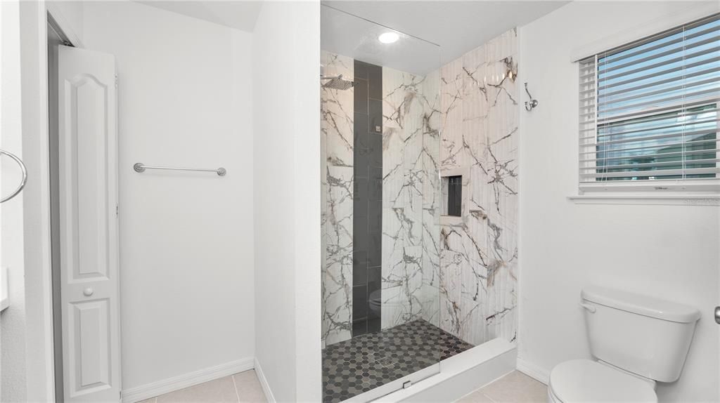 For Sale: $270,000 (3 beds, 2 baths, 1633 Square Feet)