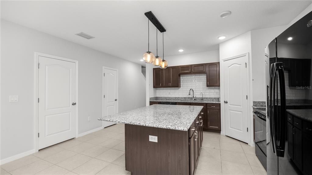 For Sale: $270,000 (3 beds, 2 baths, 1633 Square Feet)