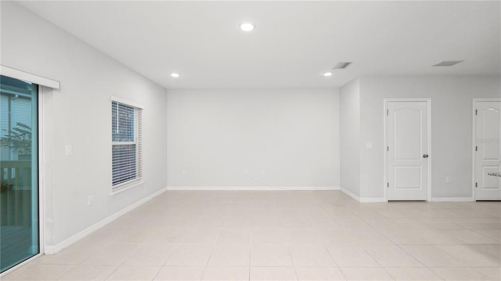 For Sale: $270,000 (3 beds, 2 baths, 1633 Square Feet)