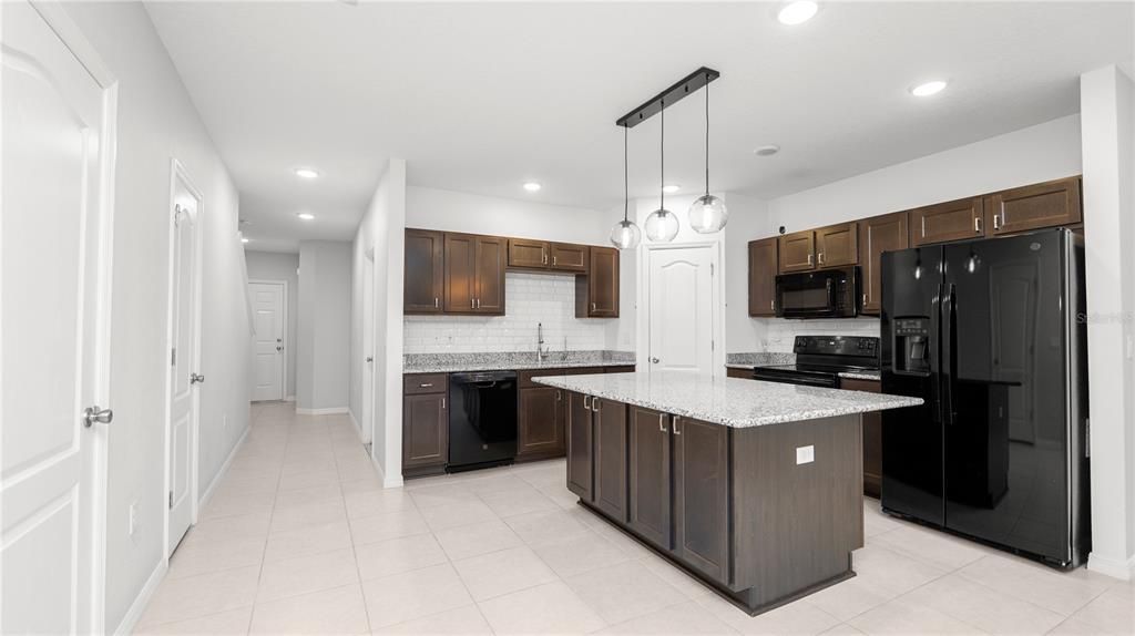 For Sale: $270,000 (3 beds, 2 baths, 1633 Square Feet)