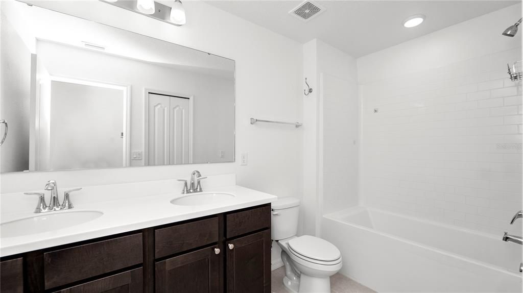 For Sale: $270,000 (3 beds, 2 baths, 1633 Square Feet)