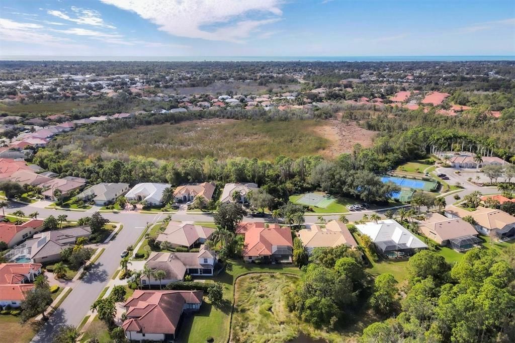 En Venta: $699,900 (4 camas, 3 baños, 2718 Pies cuadrados)