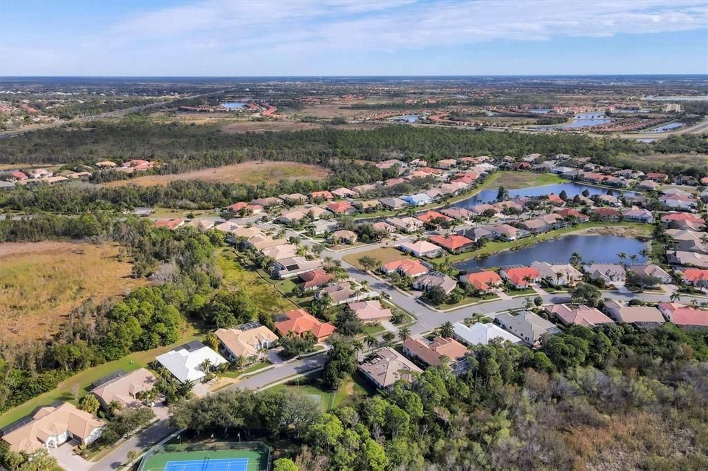 En Venta: $699,900 (4 camas, 3 baños, 2718 Pies cuadrados)