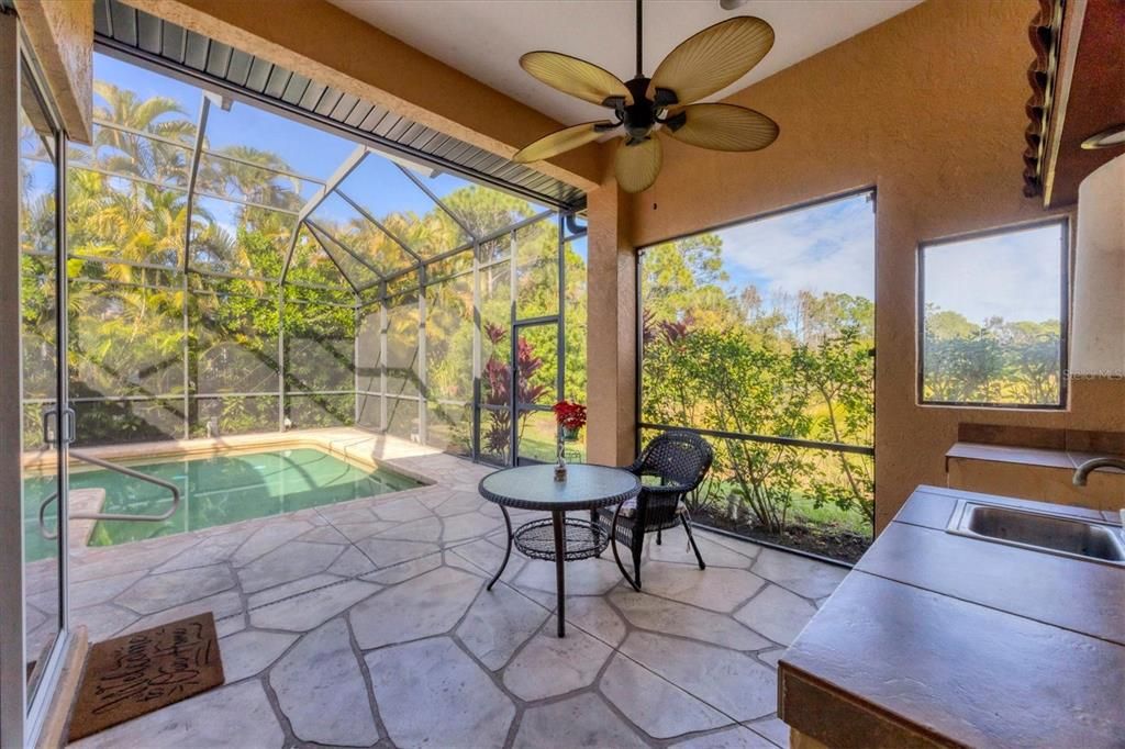 En Venta: $699,900 (4 camas, 3 baños, 2718 Pies cuadrados)