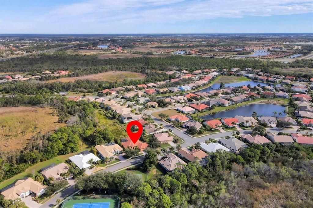 En Venta: $699,900 (4 camas, 3 baños, 2718 Pies cuadrados)