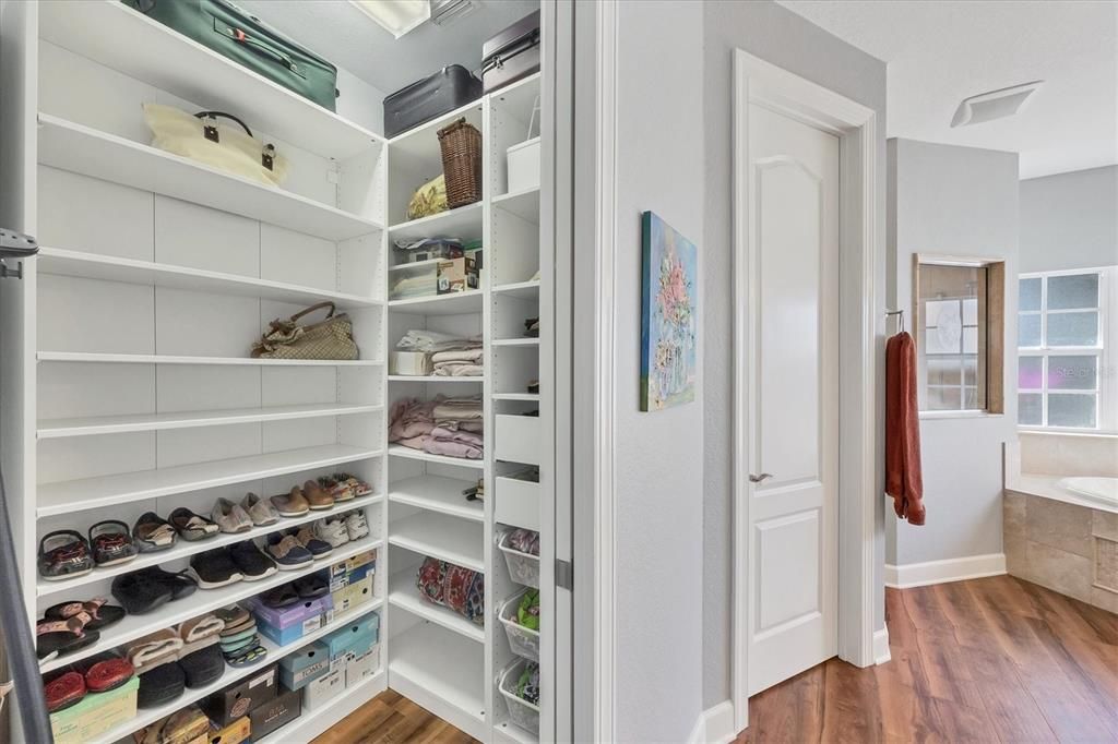 En Venta: $699,900 (4 camas, 3 baños, 2718 Pies cuadrados)