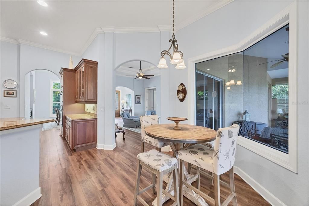 En Venta: $699,900 (4 camas, 3 baños, 2718 Pies cuadrados)