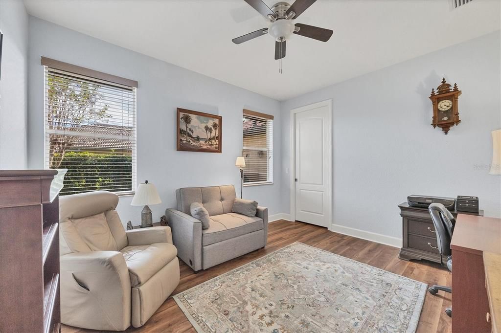 En Venta: $699,900 (4 camas, 3 baños, 2718 Pies cuadrados)