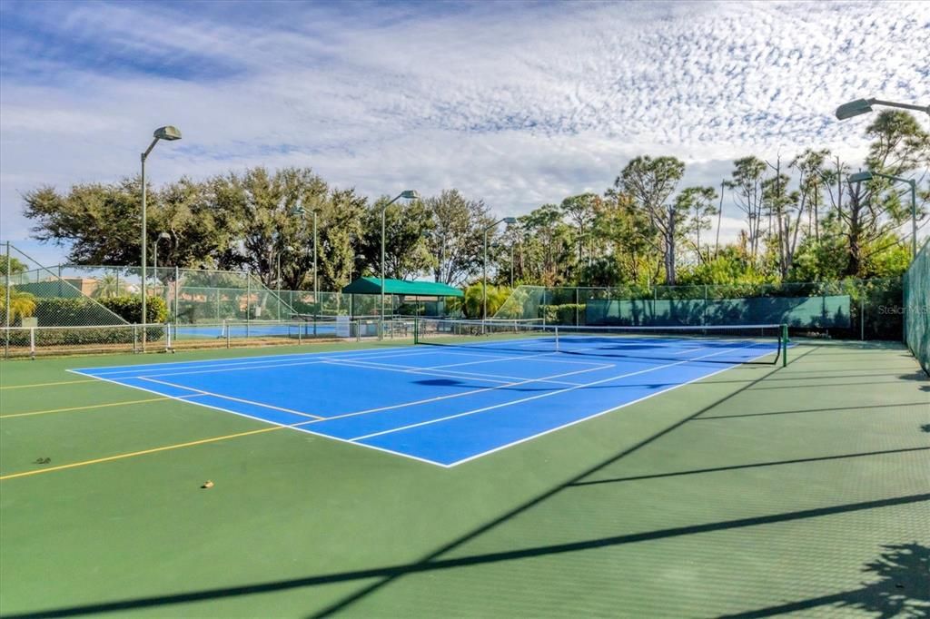 En Venta: $699,900 (4 camas, 3 baños, 2718 Pies cuadrados)