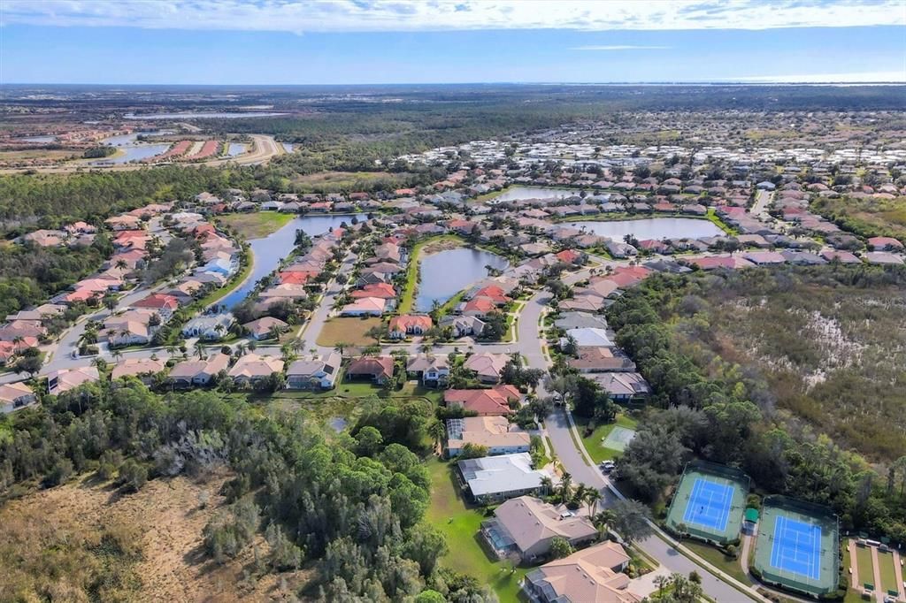 En Venta: $699,900 (4 camas, 3 baños, 2718 Pies cuadrados)