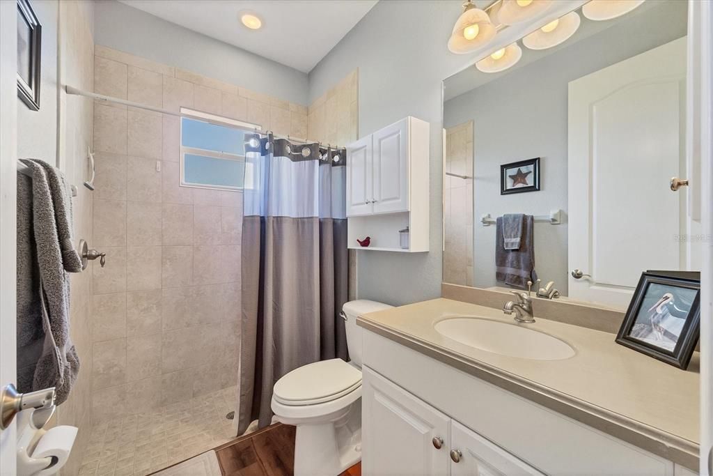 En Venta: $699,900 (4 camas, 3 baños, 2718 Pies cuadrados)