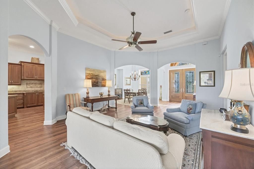 En Venta: $699,900 (4 camas, 3 baños, 2718 Pies cuadrados)