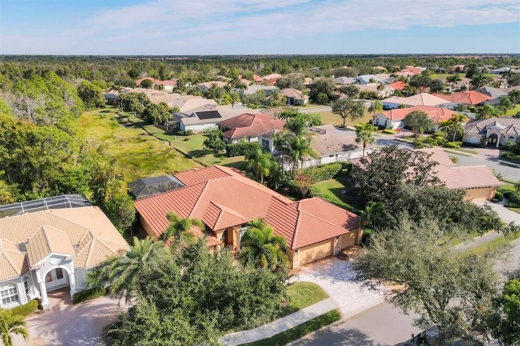 En Venta: $699,900 (4 camas, 3 baños, 2718 Pies cuadrados)