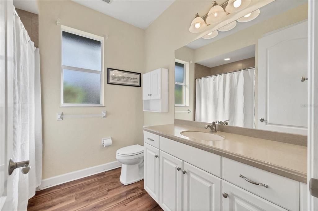 En Venta: $699,900 (4 camas, 3 baños, 2718 Pies cuadrados)