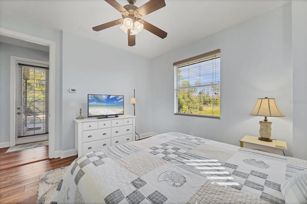 En Venta: $699,900 (4 camas, 3 baños, 2718 Pies cuadrados)