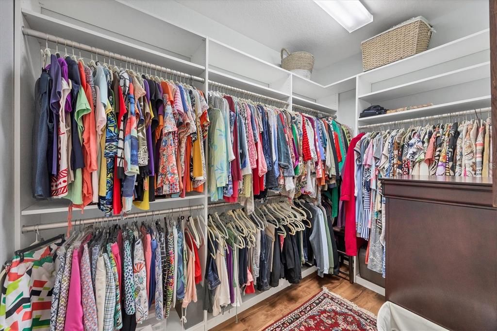 En Venta: $699,900 (4 camas, 3 baños, 2718 Pies cuadrados)